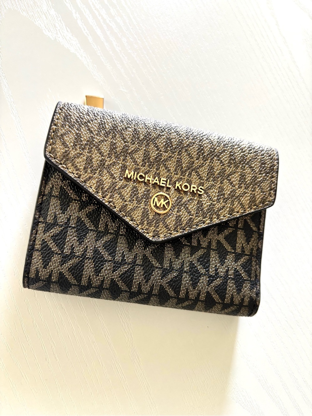 NWOT Michael Kors signature Trifold Wallet | Black & Gold Metallic